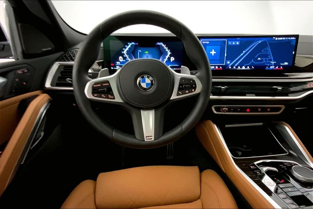 Used 2026 Manhattan Green Metallic BMW  image 4