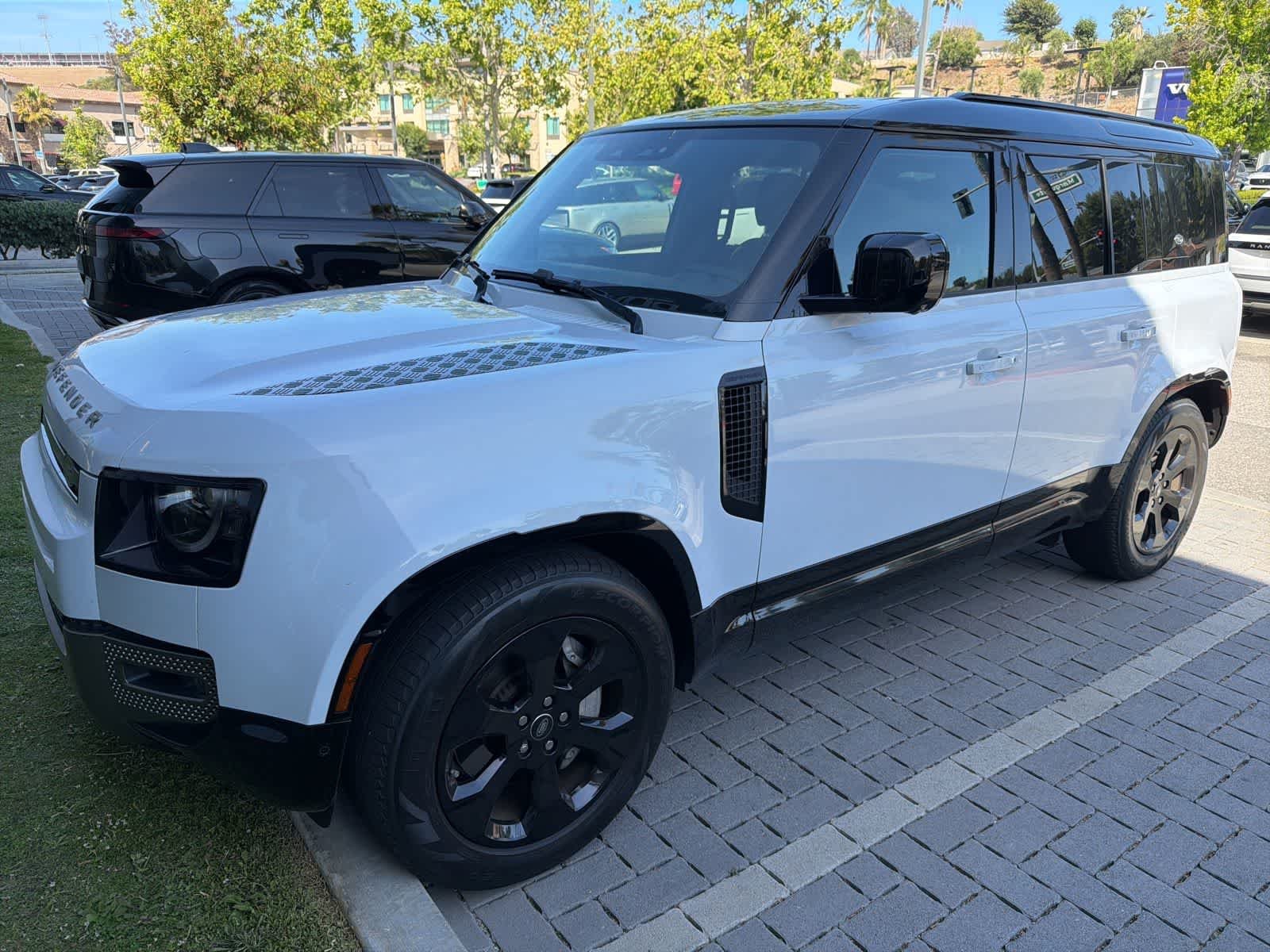 2023 Land Rover Defender X-Dynamic SE's photo