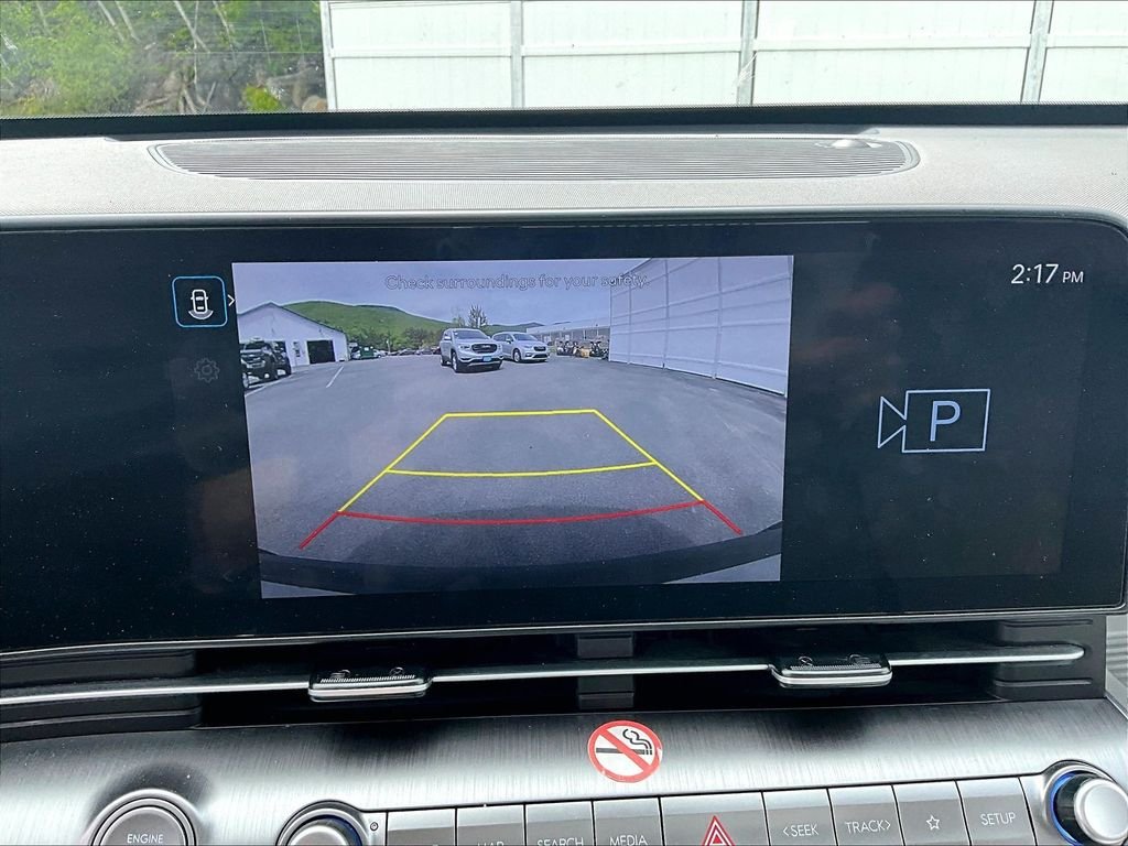 Used 2025 White Hyundai SEL image 19
