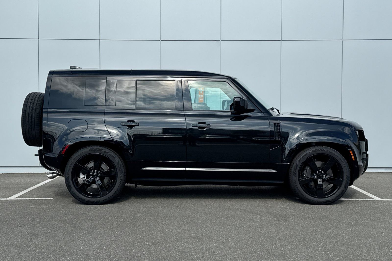 2026 Land Rover Defender X-Dynamic SE - Photo 6