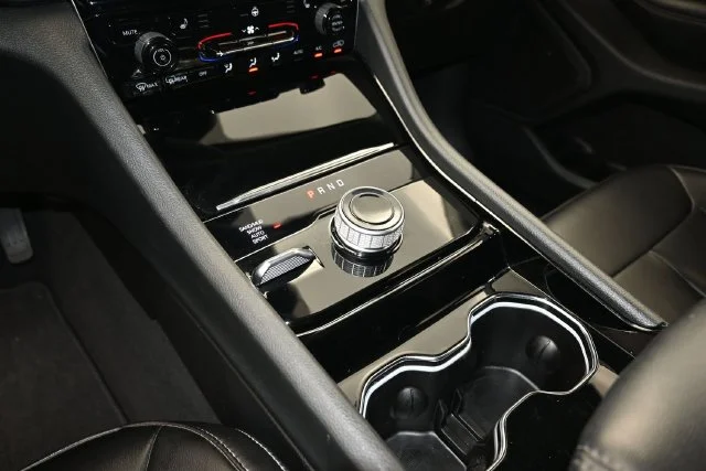 Used 2023 Silver Jeep Limited image 23