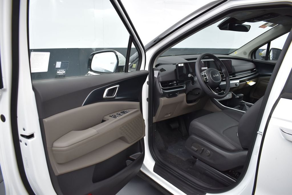 New 2026 Snow White Pearl Kia LXS image 5