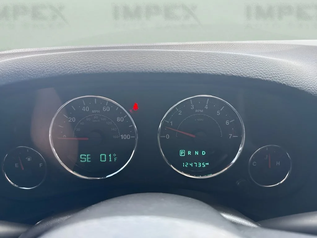 Used 2017  Jeep Sport image 19
