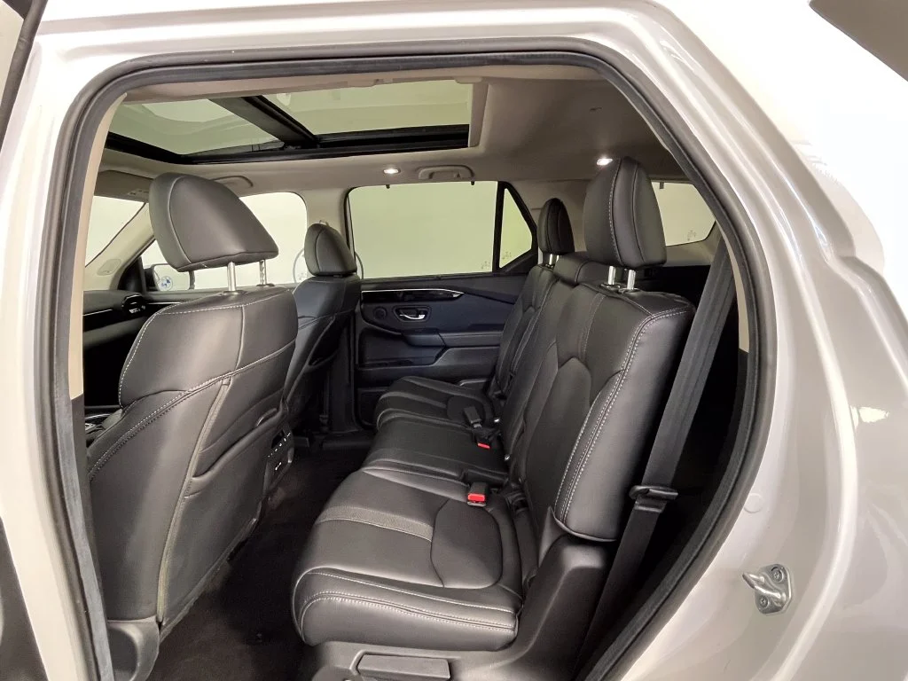 Used 2024 Platinum White Pearl Honda Touring image 20