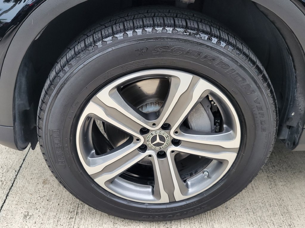 Used 2022 Black Mercedes-Benz GLC 300 image 4