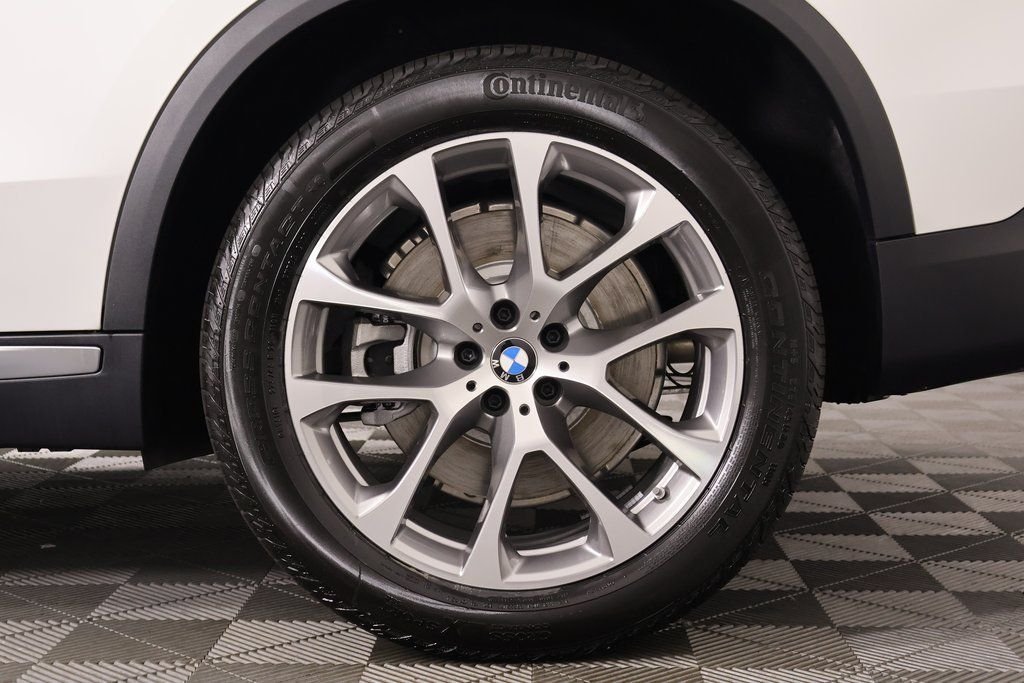 New 2026 Mineral White Metallic BMW xDrive50e image 10