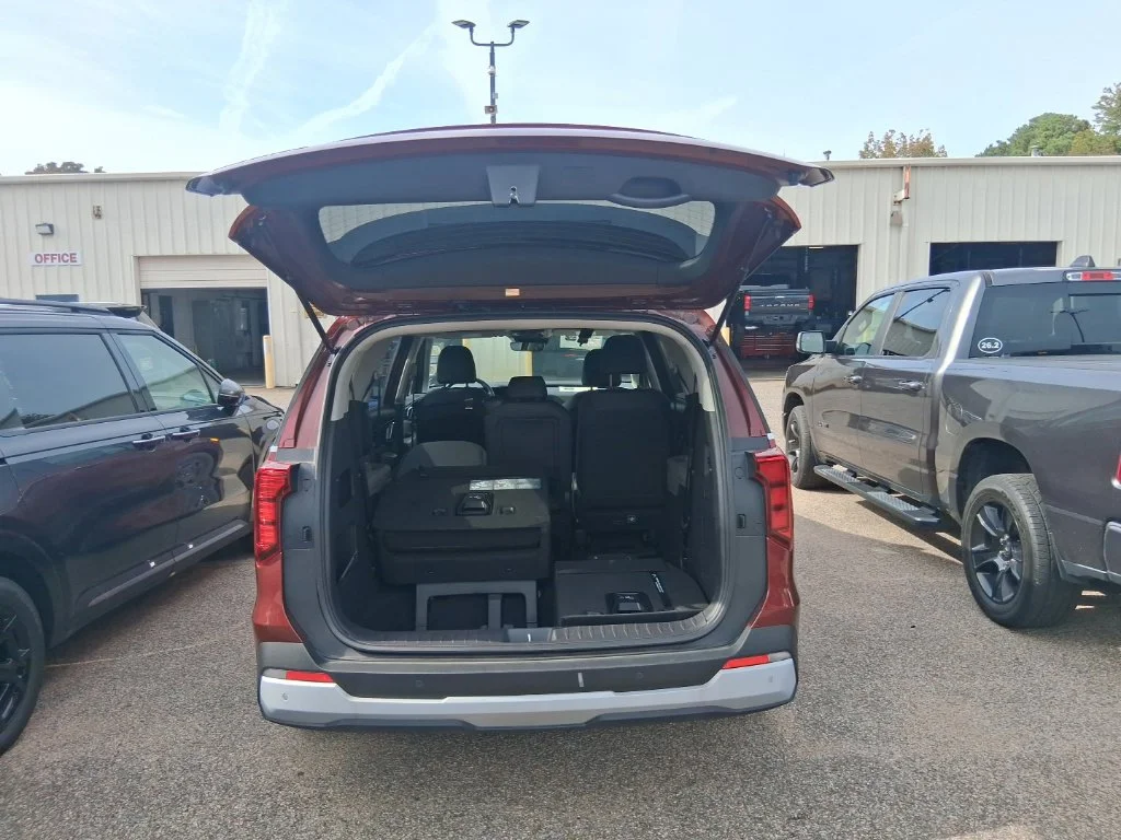 Used 2026 Red Kia LXS image 18