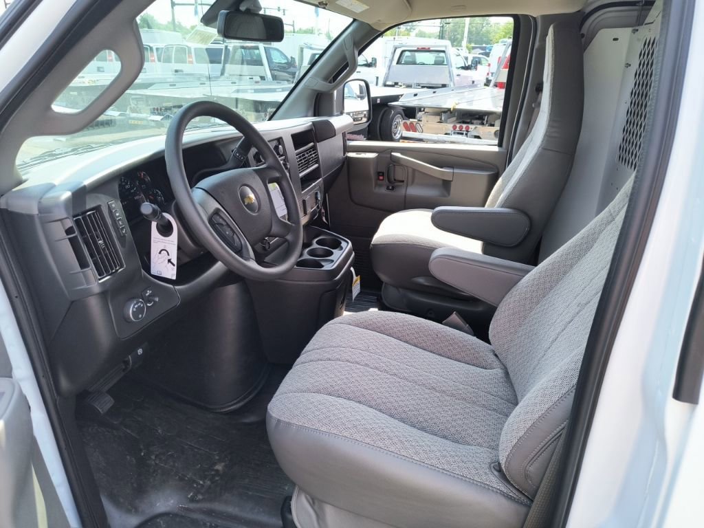2025 Chevrolet Express Cargo Work Van - Photo 21