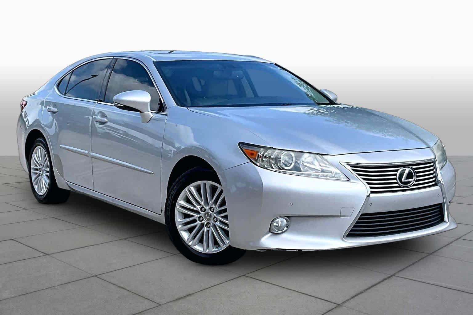 Used 2013 Silver Lining Metallic Lexus 4dr Sdn image 3