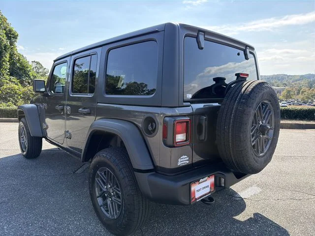 New 2026 Granite Crystal Metallic Clear-Coat Exterior Paint Jeep Sport S image 7