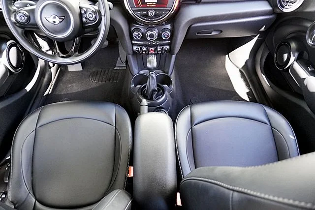 Used 2019 White MINI Classic image 19