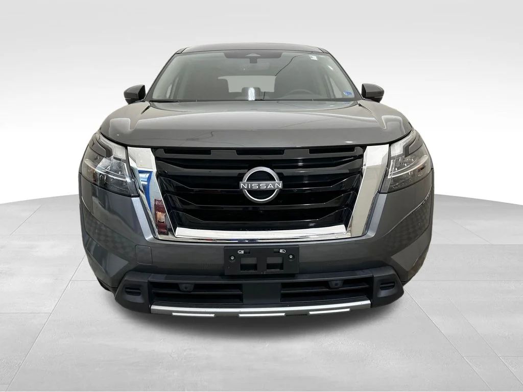 Used 2023 Gray Nissan SL image 9