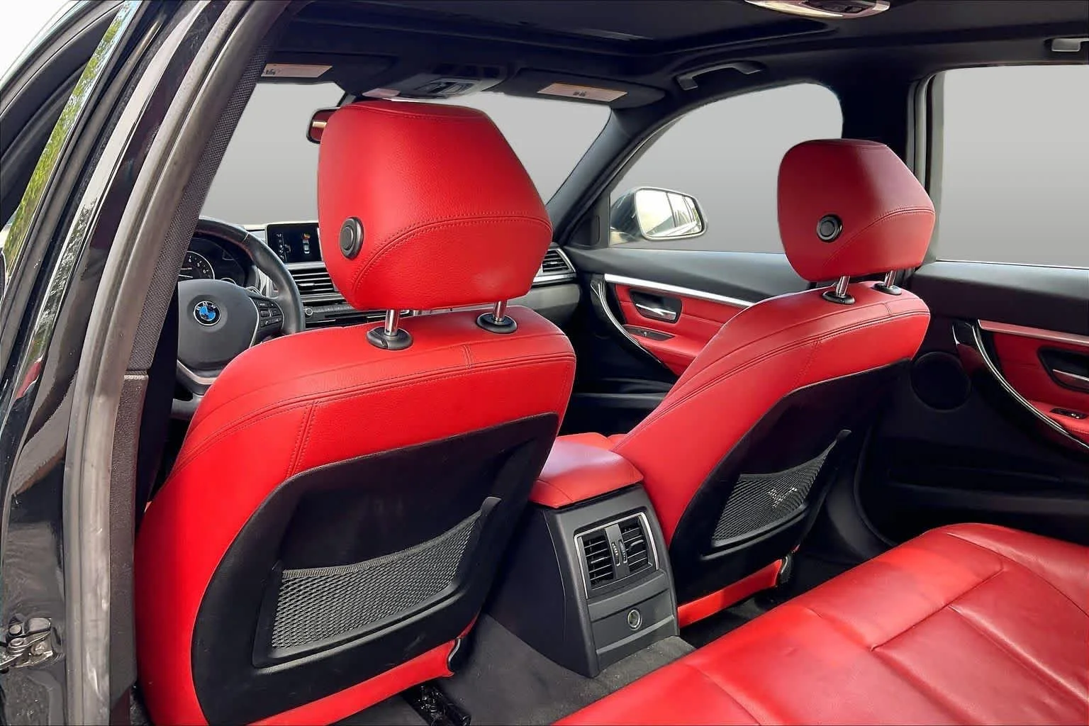 Used 2017 Jet Black BMW 330e iPerformance image 21