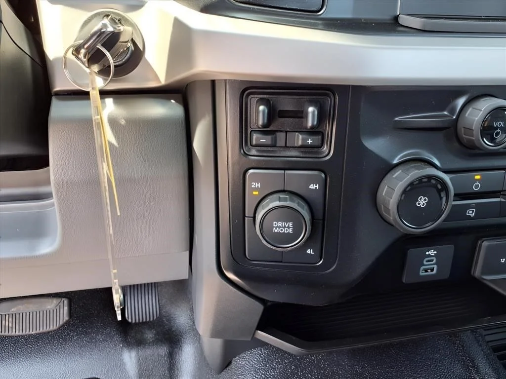 2024 Ford F-450 Super Duty Chassis Cab XL - Photo 17