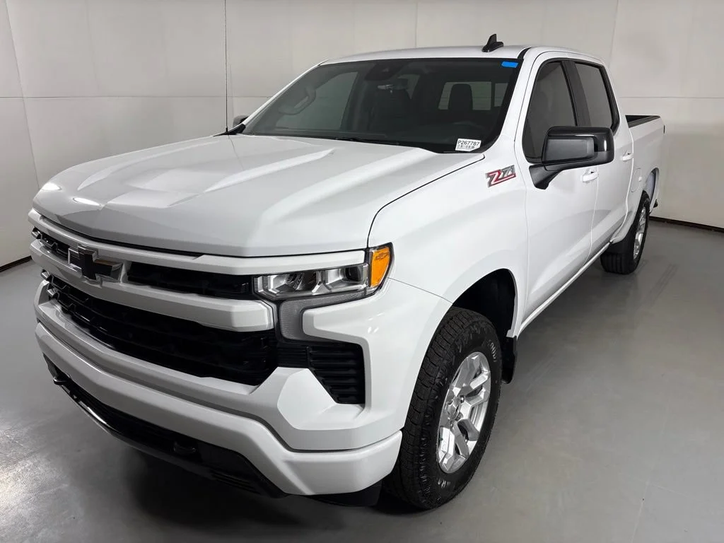 New 2026 Summit White Chevrolet RST image 5