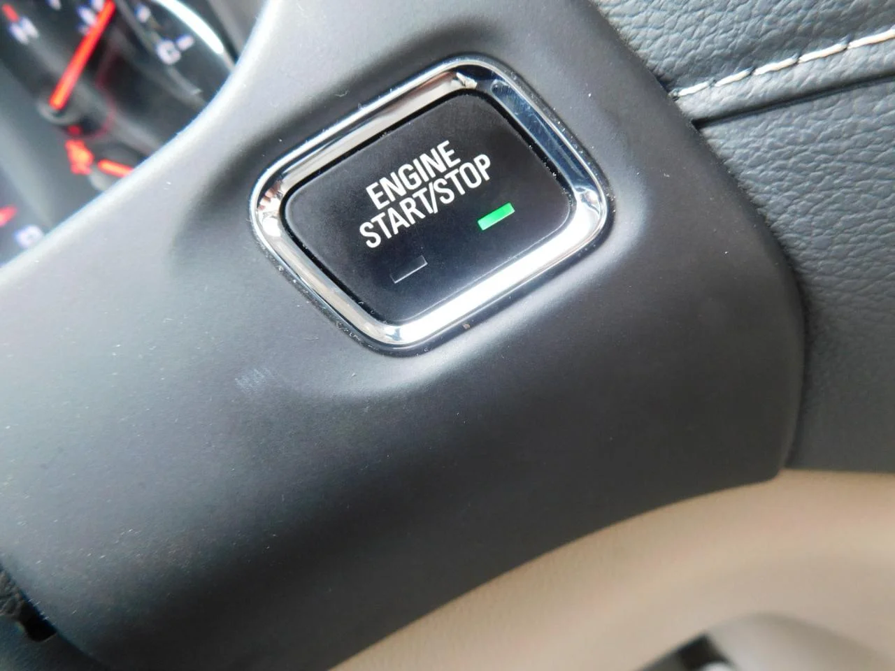 Used 2022 White GMC FWD 4DR DENALI image 41