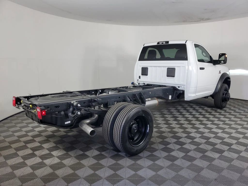 New 2026 Bright White Clear-Coat Exterior Paint RAM Tradesman image 4