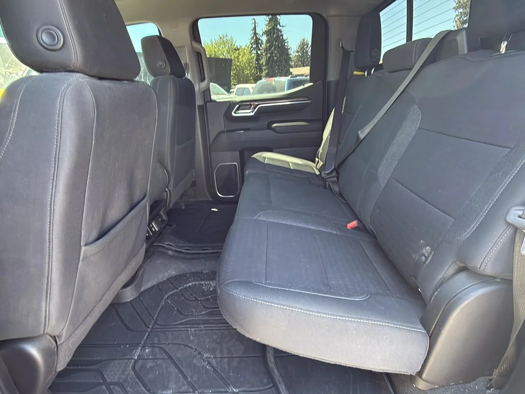 Used 2024 Summit White Chevrolet LT image 28