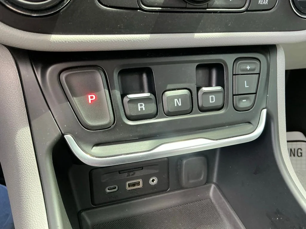 Used 2021 White GMC SLT image 41