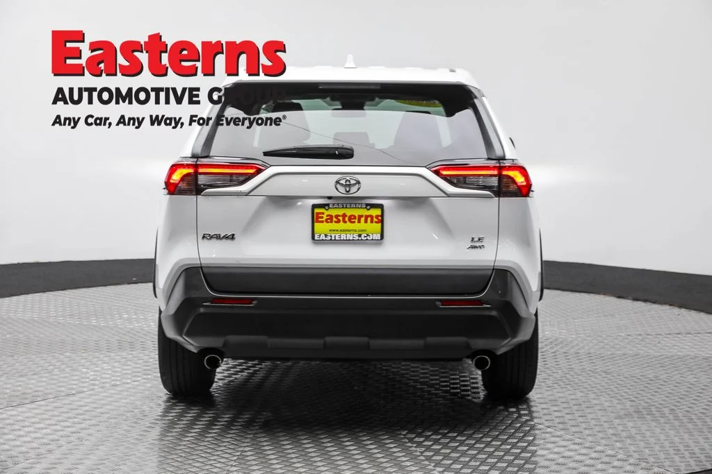 Used 2022 White Toyota LE image 6