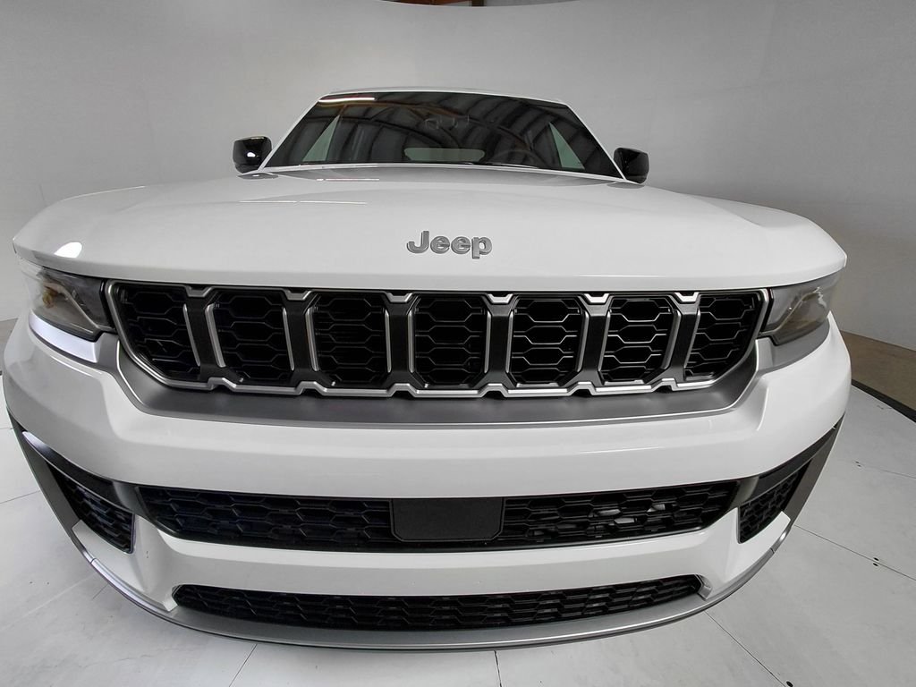 New 2026 Bright White Clear-Coat Exterior Paint Jeep Limited image 2