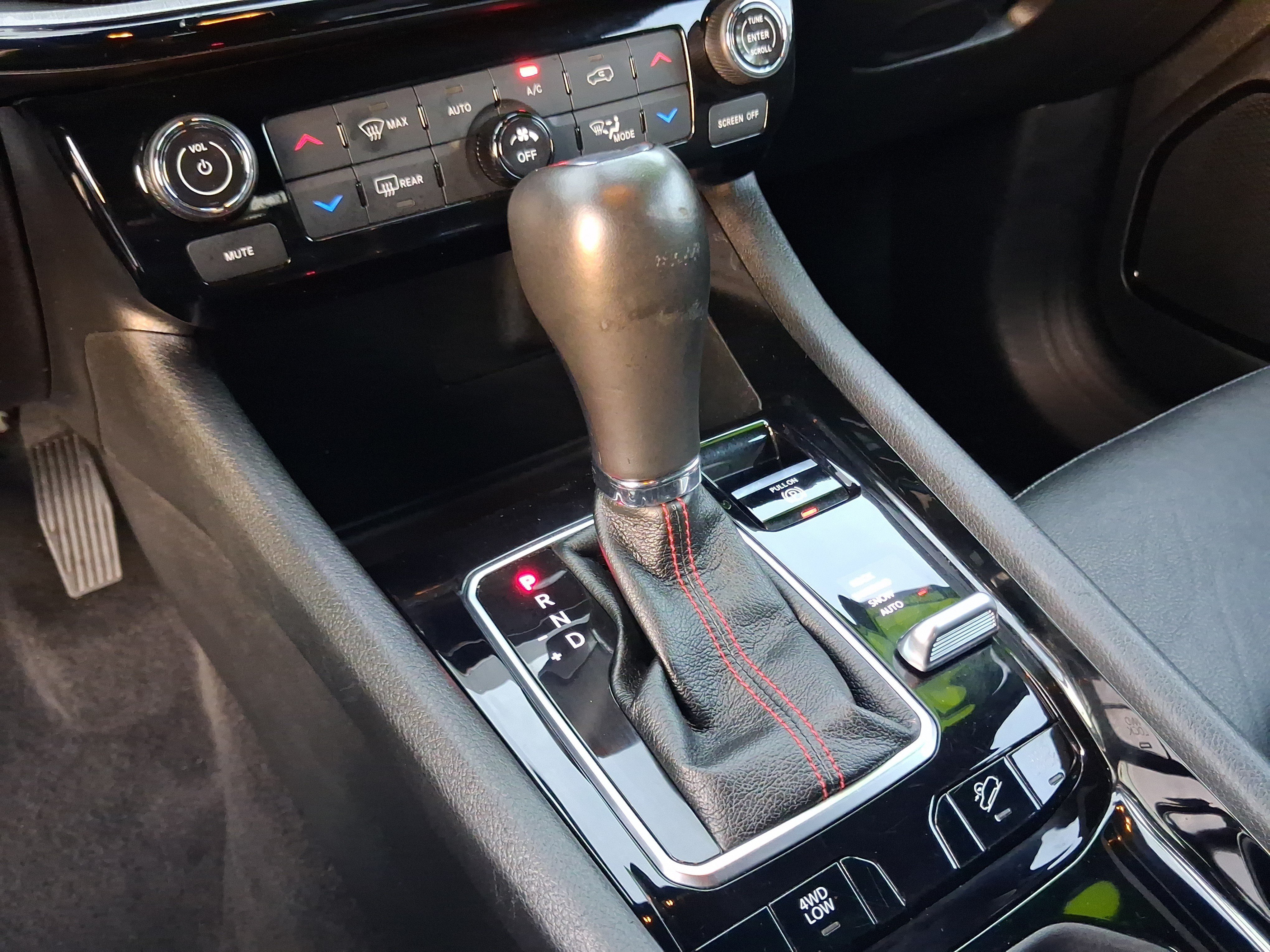 Used 2024 Black Jeep Trailhawk image 22