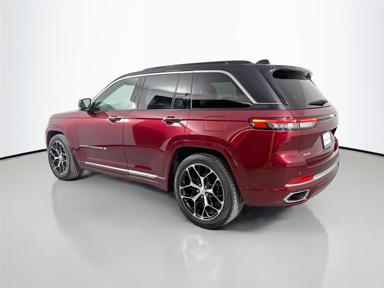 Used 2025 Velvet Red Pearlcoat Jeep Summit Reserve image 3