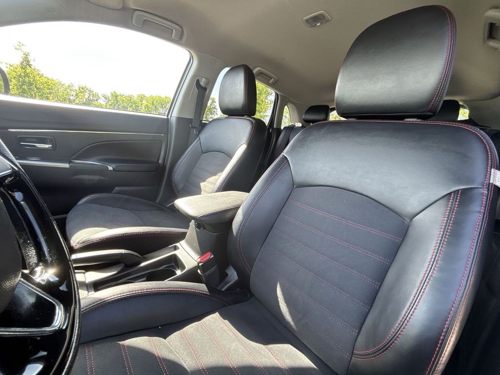 Used 2024 Mercury Gray Metallic Mitsubishi 2.0 SE image 13