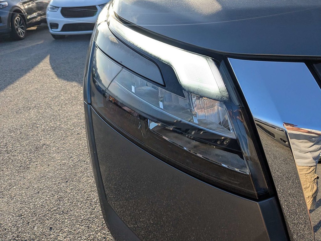 Used 2025 Gun Metallic Nissan Platinum image 10