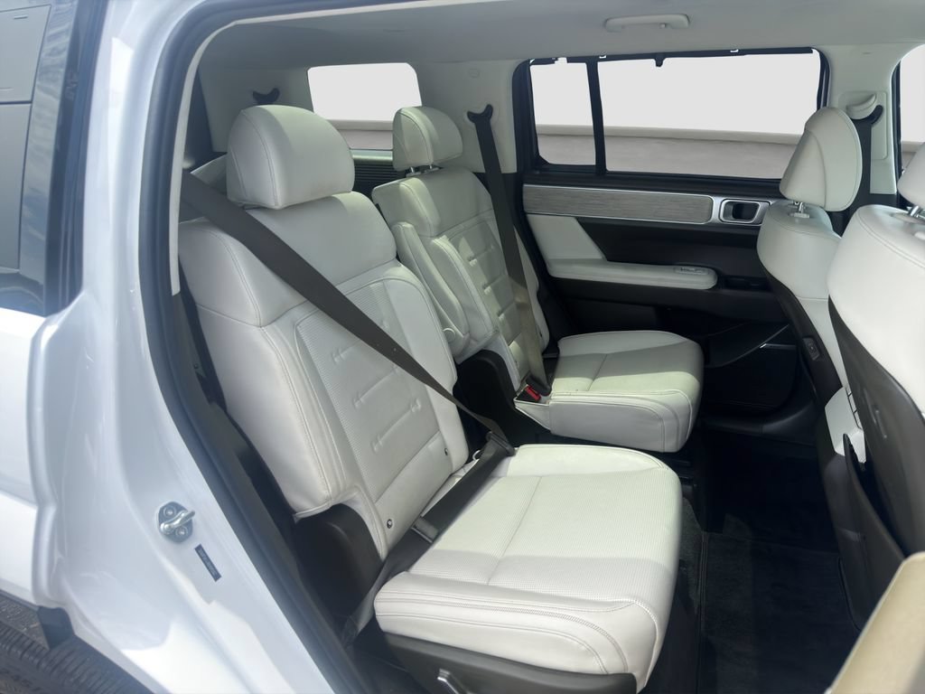 Used 2024 White Hyundai Calligraphy image 19