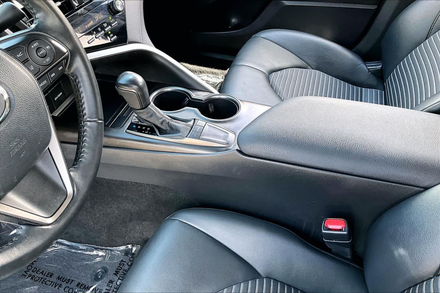Used 2022 Midnight Black Metallic Toyota SE image 15