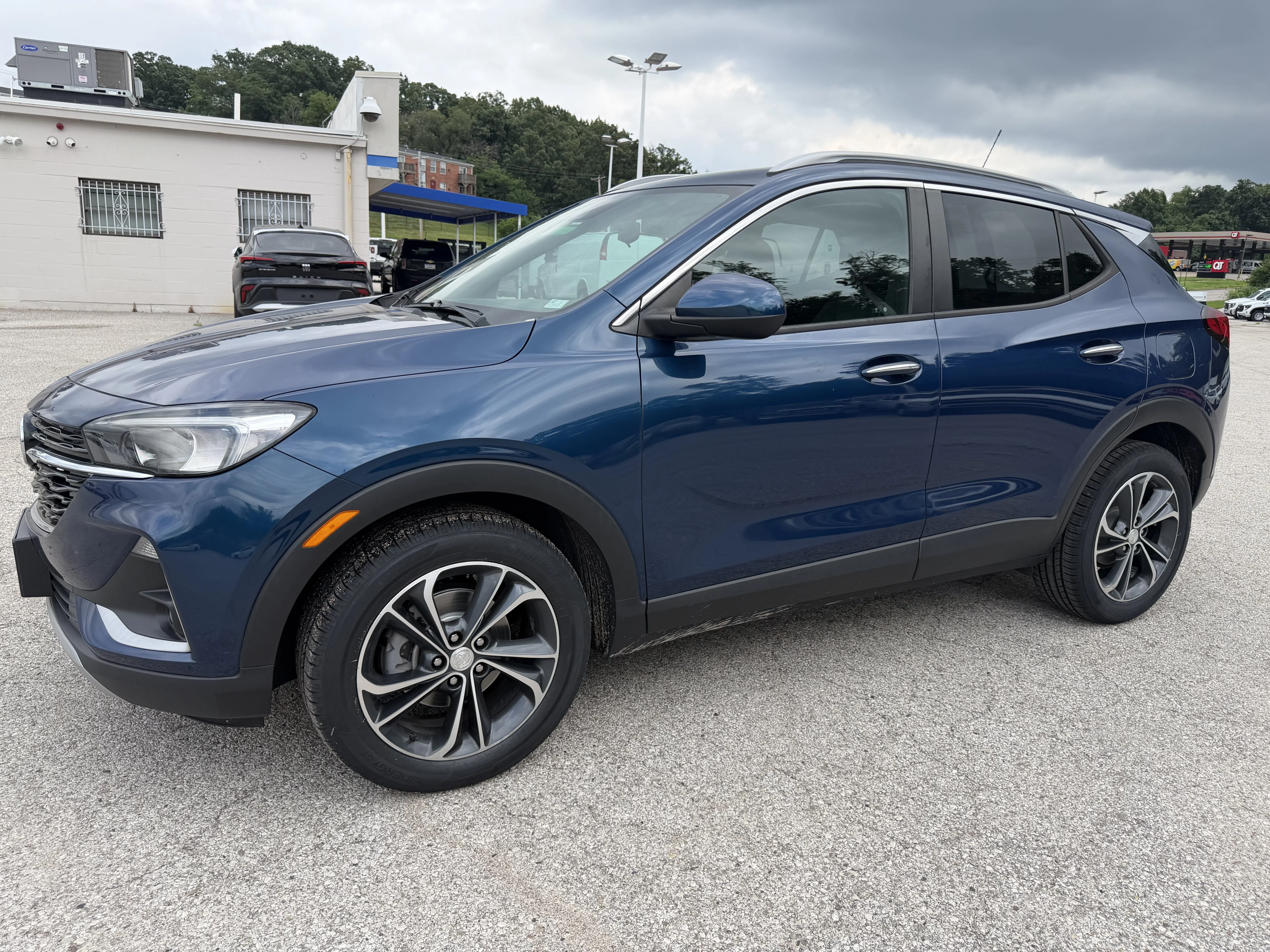 Used 2020 Deep Azure Metallic Buick Select image 3