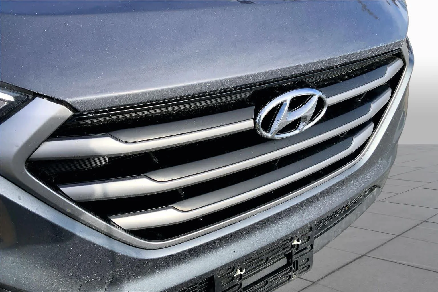 Used 2018 Coliseum Gray Hyundai SEL image 30