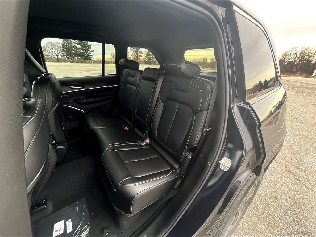 New 2024 Midnight Sky Jeep 4xe image 15
