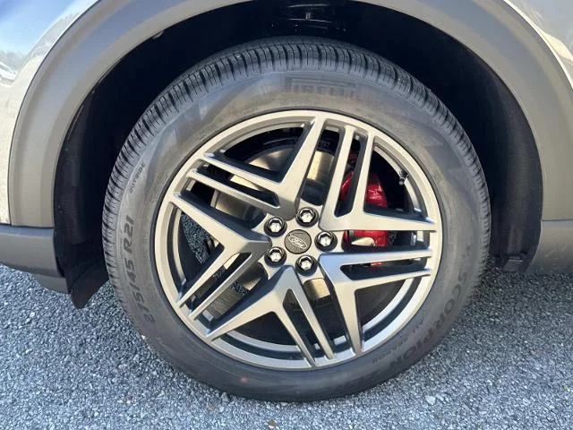 New 2027 Carbonized Gray Metallic Ford ST-Line image 15