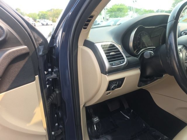 Used 2020 Slate Blue Pearlcoat Jeep Limited image 17
