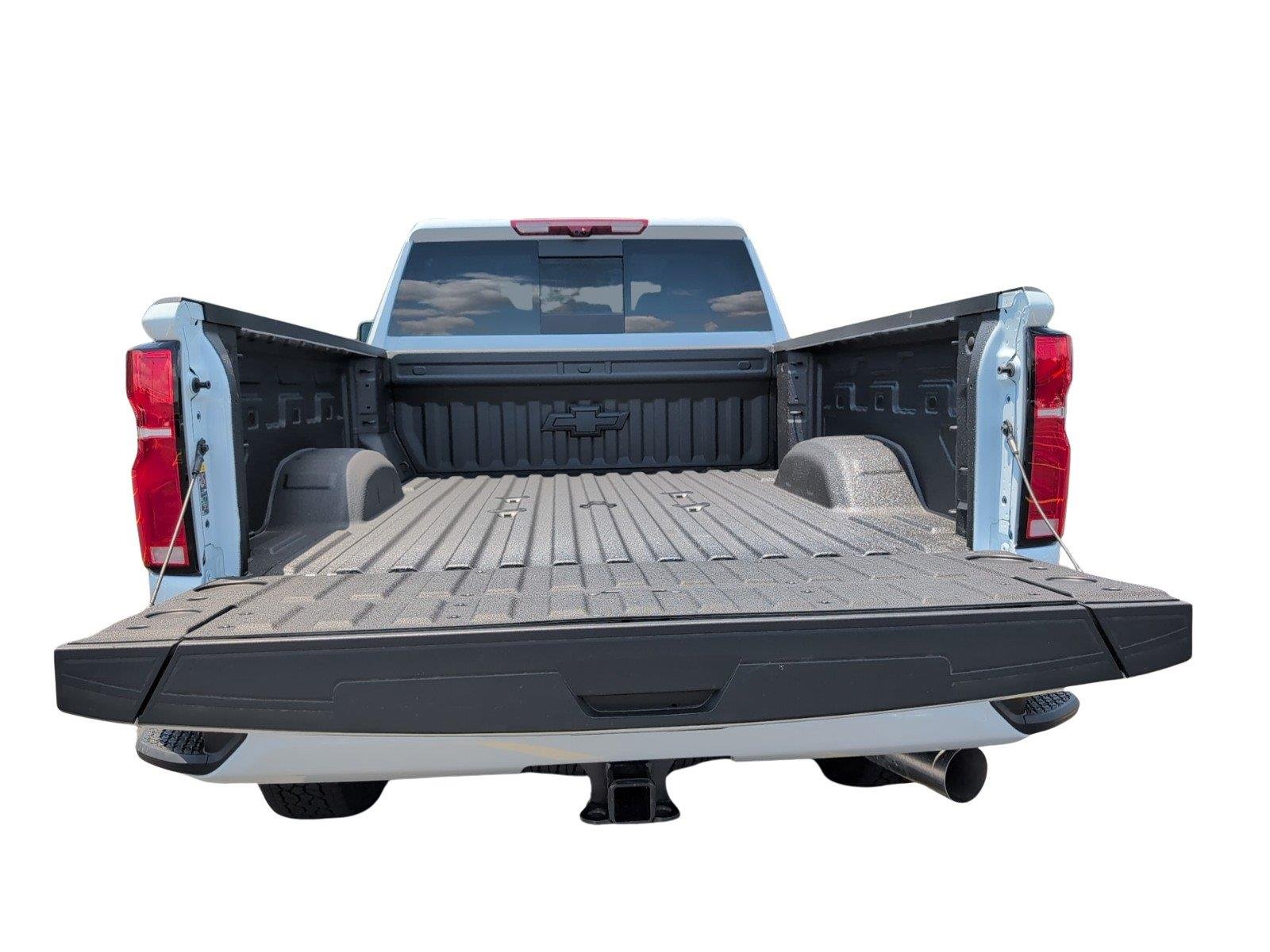 New 2026 Polar White Tricoat Chevrolet High Country image 5