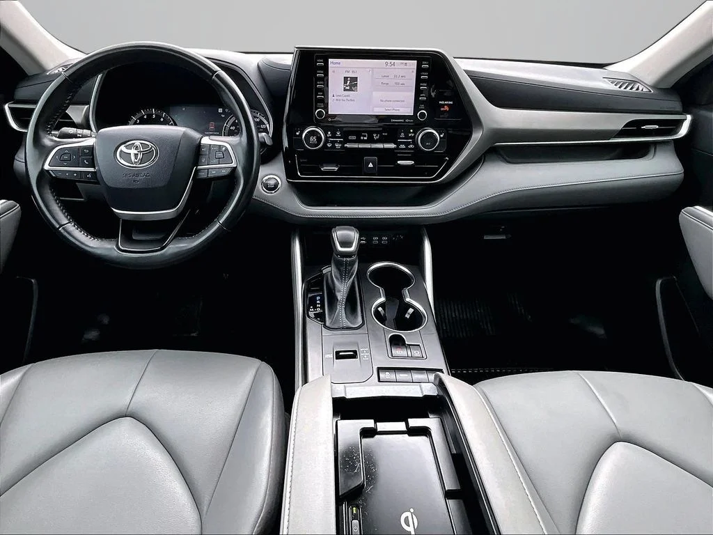 Used 2022 Gray Toyota XLE image 17