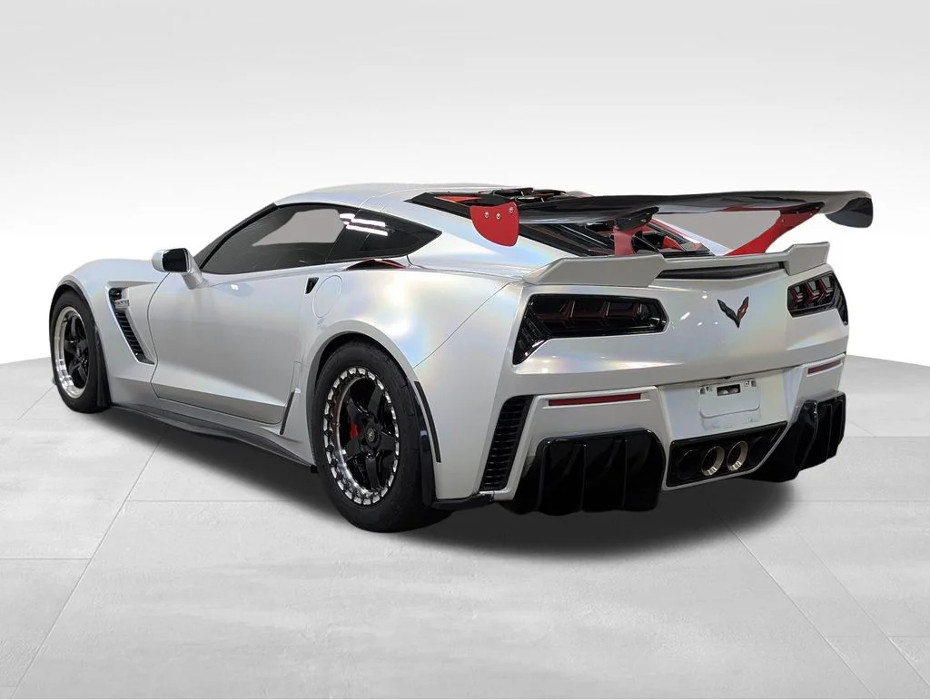Used 2018 Arctic White Chevrolet Z06 image 17