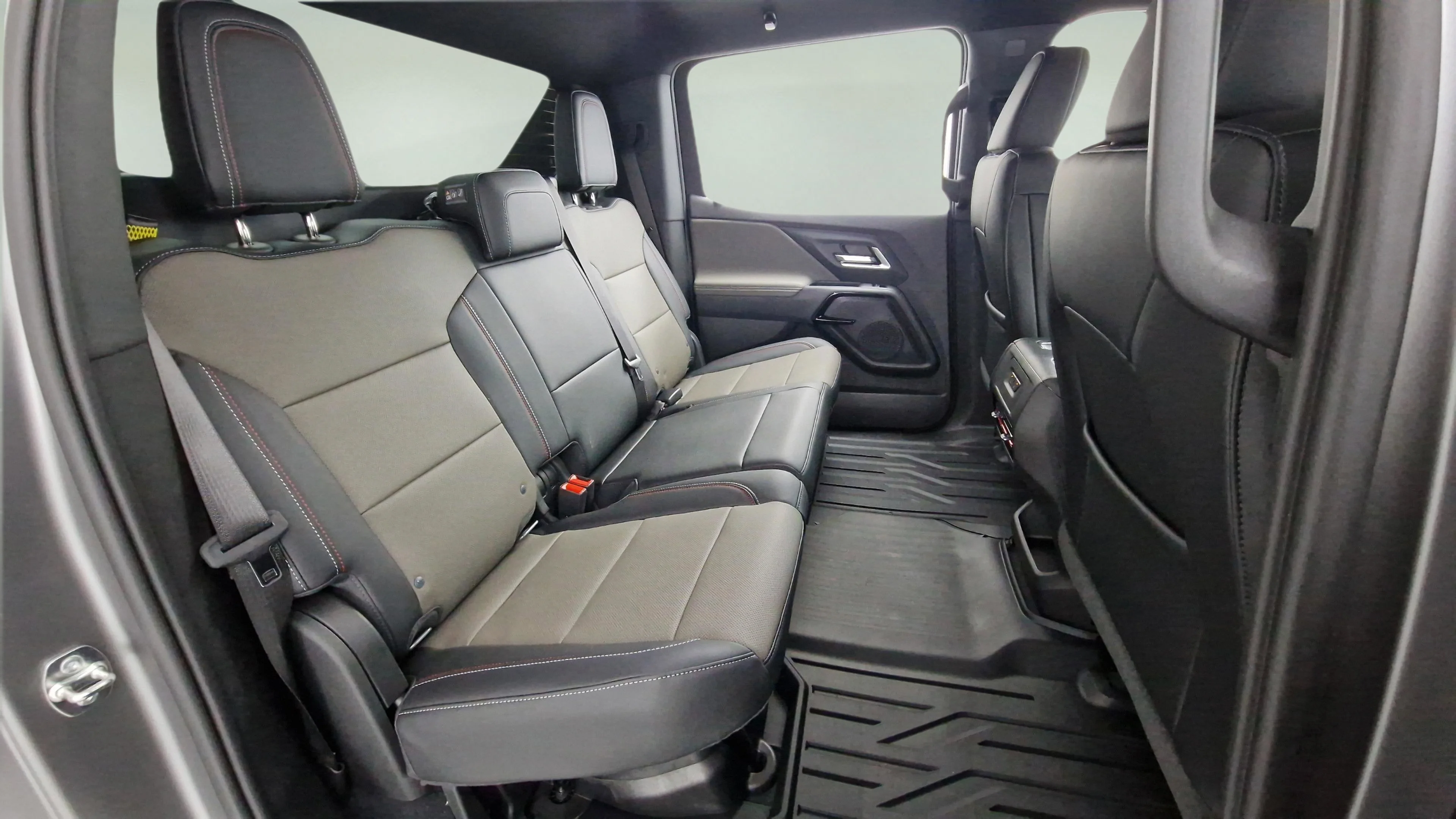 New 2026 Magnus Gray Matte Metallic Chevrolet Trail Boss - Extended Range image 15