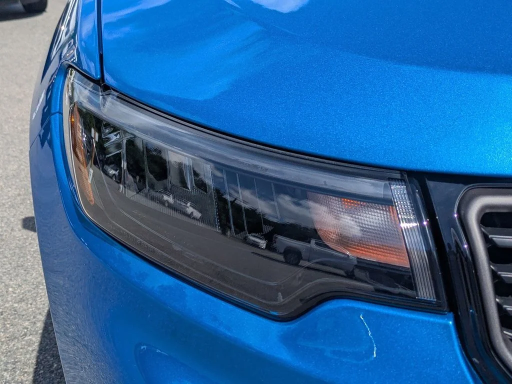 New 2026 Hydro Blue Pearl-Coat Exterior Paint Jeep Latitude image 12