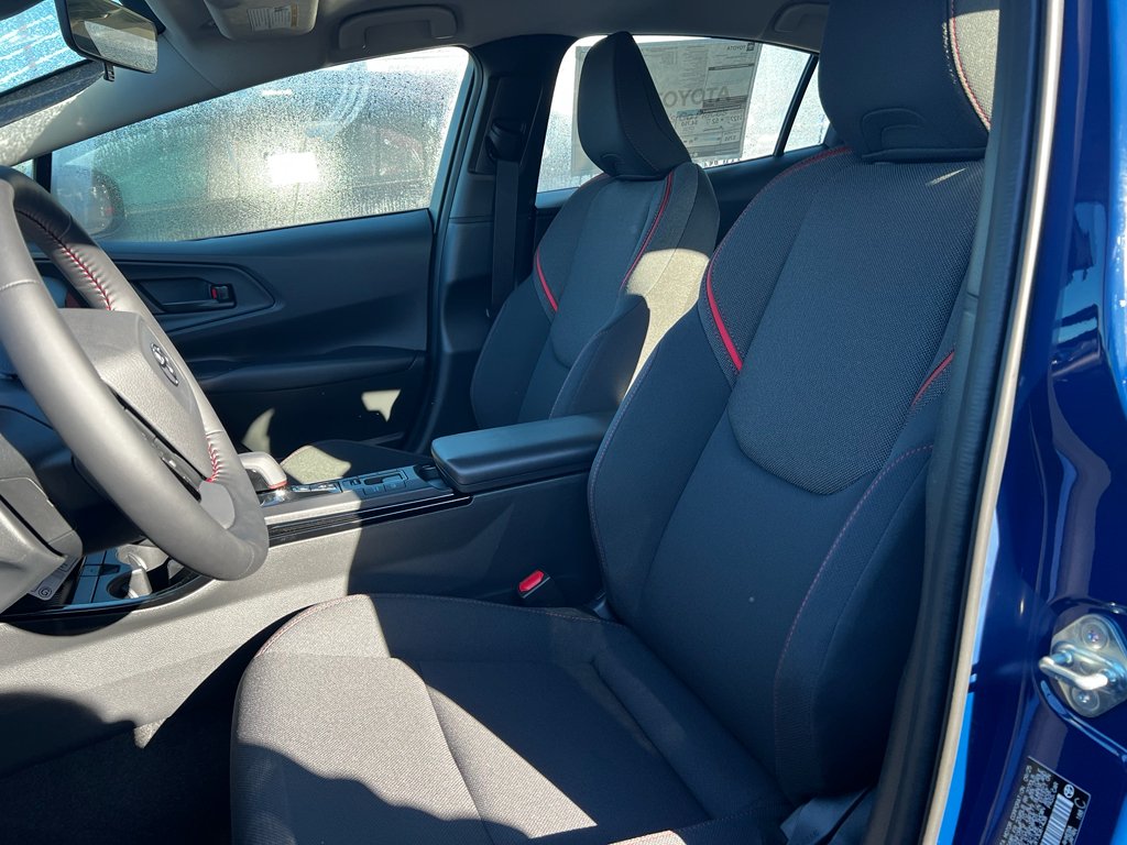 2026 Toyota Prius Plug-in Hybrid SE - Photo 10
