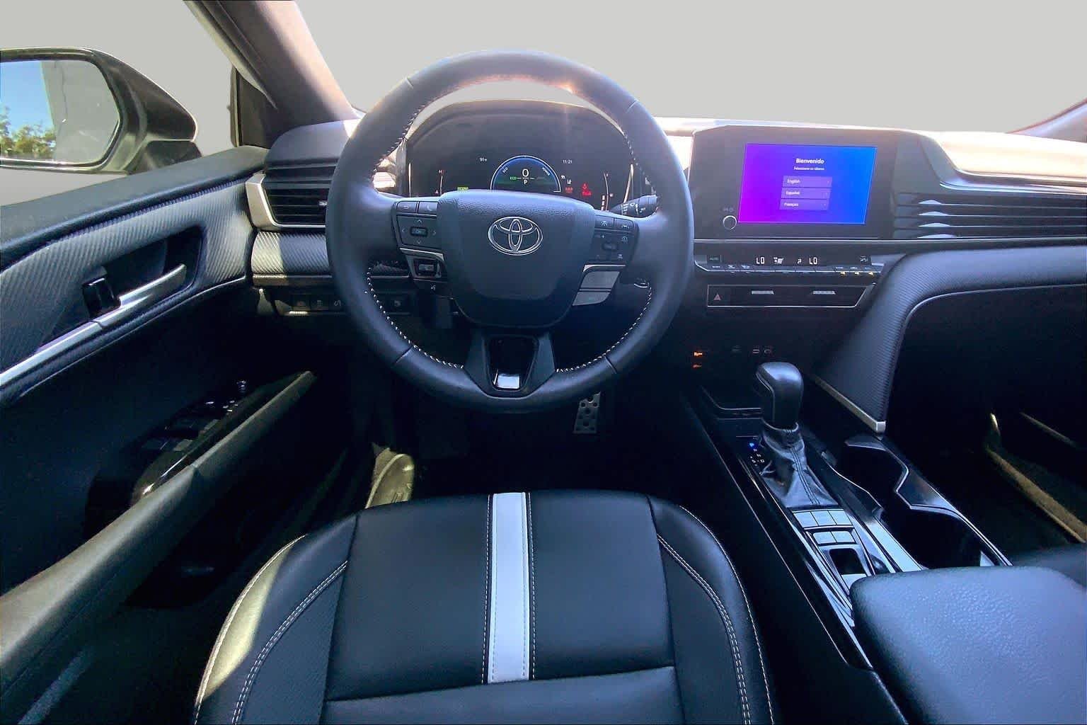 Certified Used 2025 Ice Cap Toyota SE image 6