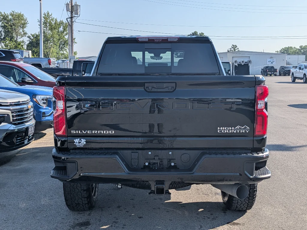 Used 2023 BLACK Chevrolet High Country image 4