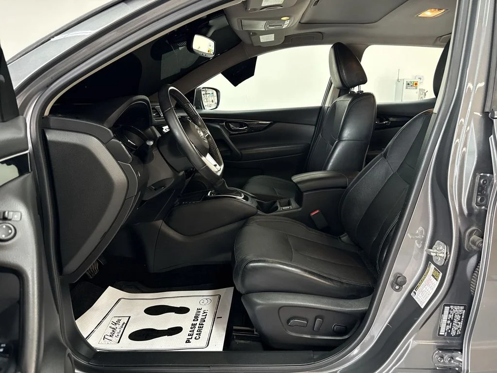 Used 2019 Gun Metallic Nissan SL image 12