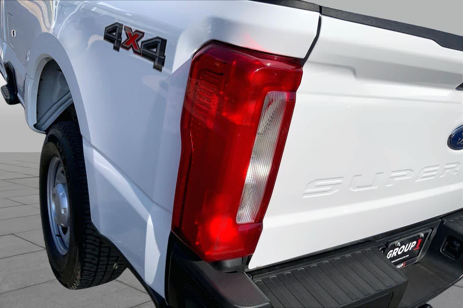 Used 2025 White Ford XL image 29