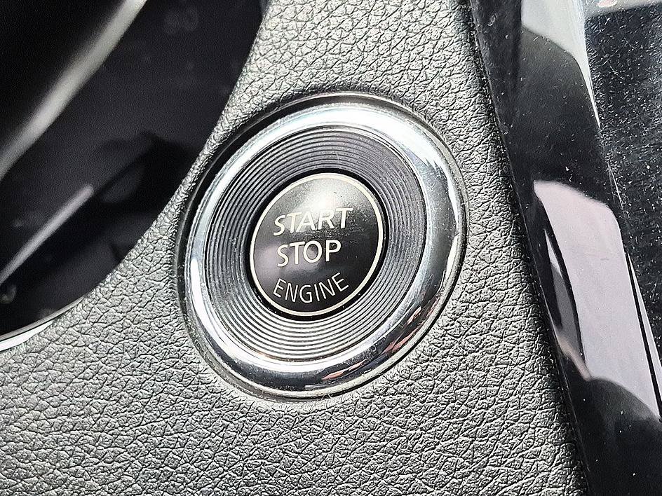 Used 2020 Magnetic Black Pearl Nissan SL image 26