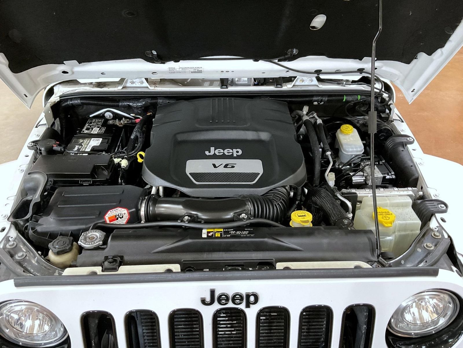 Used 2017 White Jeep Unlimited Sahara image 24