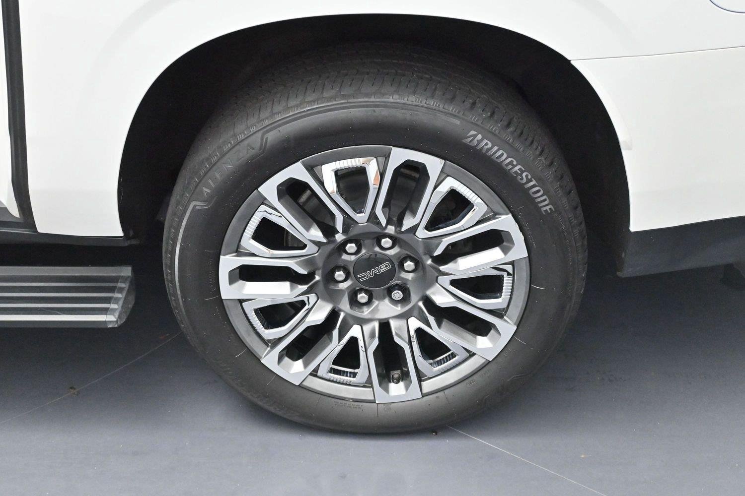 Used 2023 WHITE FROST TRICOAT GMC Denali Ultimate image 37