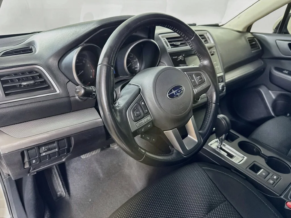 Used 2016 White Subaru 2.5i Premium image 9